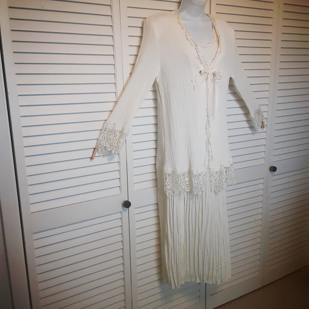 Vintage Lace & Crinkle Textured Wedding Reception Dress with Jacket - Picture 4 of 16